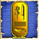 Un colgante de oro con diversos jeroglíficos sobre un fondo azul.